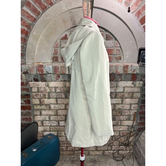 Trench coat short button off hood - Picture 6 of 9